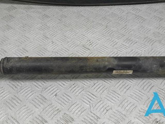 Вал карданний переднього моста 7L8521101C VAG