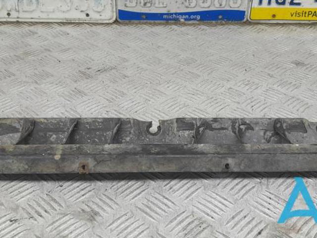 Кронштейн кріплення захисту двигуна 7L8825195A VAG