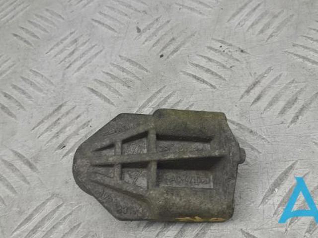 Подушка кріплення радіатора верхня 7P0121079A VAG