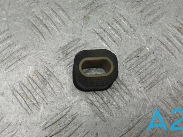 Подушка кріплення радіатора верхня 7P0121276 VAG