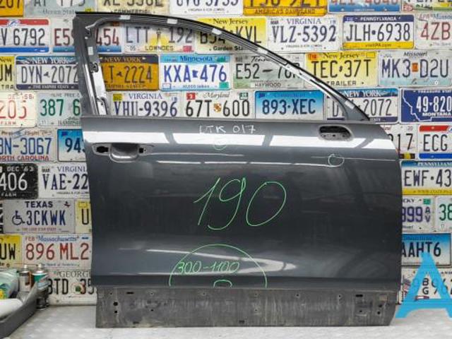 Дверка передня права 7P0831056 VAG