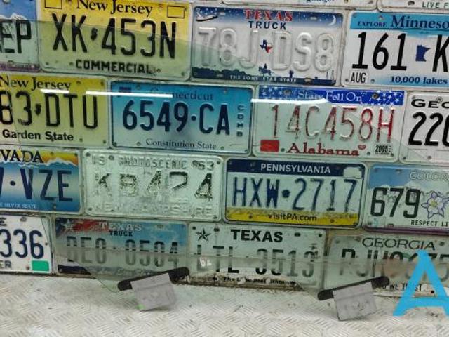 Скло пасажирських дверей 803005VS0A NISSAN