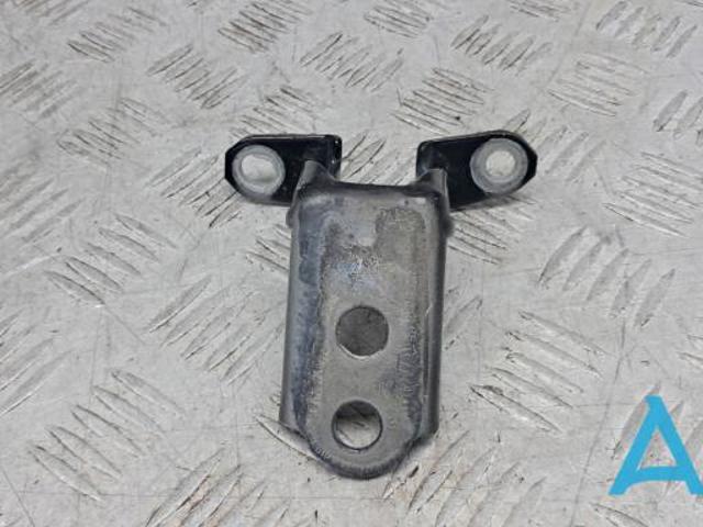 Петля передніх дверей права 804016RA0A NISSAN