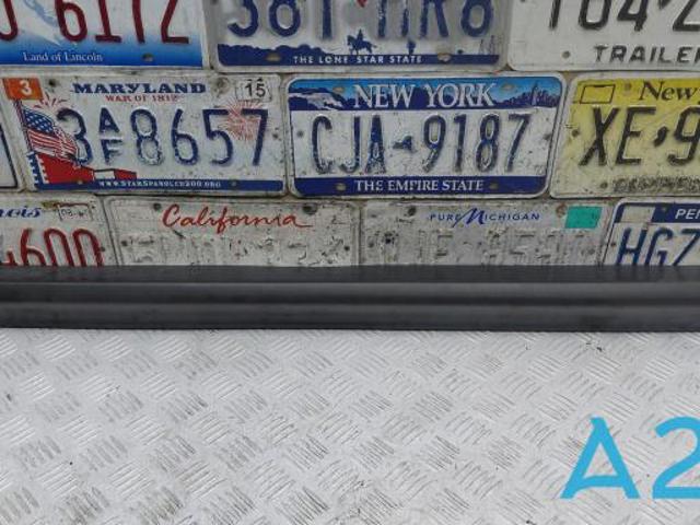 Молдинг передньої правої двері, нижній 808705NA0A NISSAN
