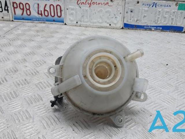 Бачок системи охолодження двигуна розширювальний 80A121405AA VAG