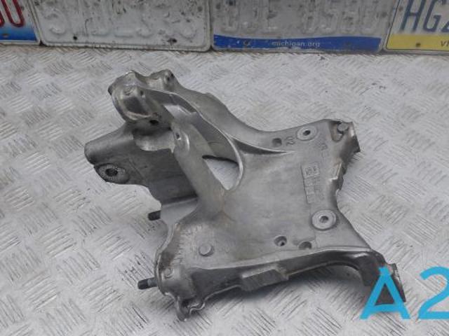 Кронштейн передньої балки 80A399295R VAG