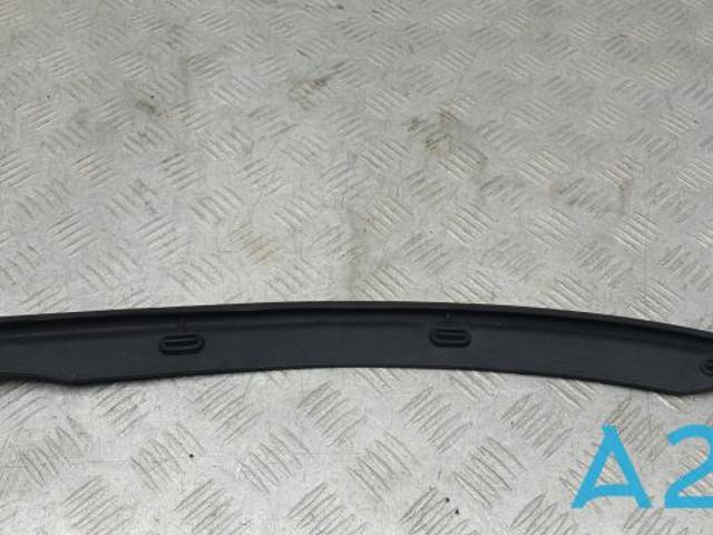 Ущільнювач капота 80A823125 VAG