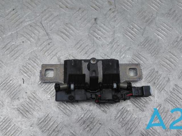 Зацеп замку кришки багажника 80A827507 VAG