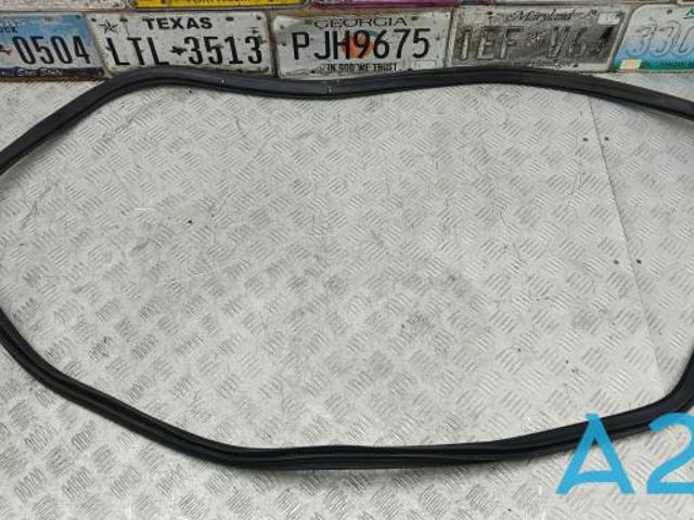 Ущільнювач дверей задніх, (на кузові) 80A833721A VAG