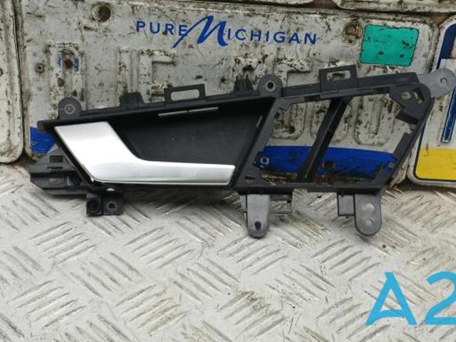 Ручка передніх дверей внутрішня, ліва 80A837019A4PK VAG