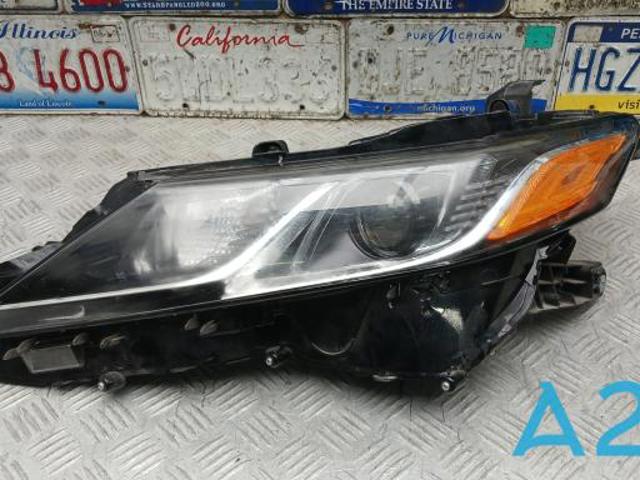 Блок фара ліва 8115006C41 TOYOTA