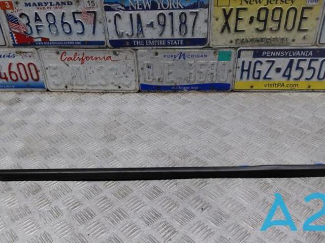 Молдинг опускного скла нижній, двері передньої, лівої 82210G5000 HYUNDAI
