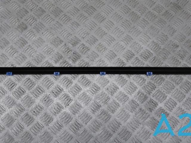 Молдинг опускного скла нижній, двері передньої, правої 82220G5000 HYUNDAI