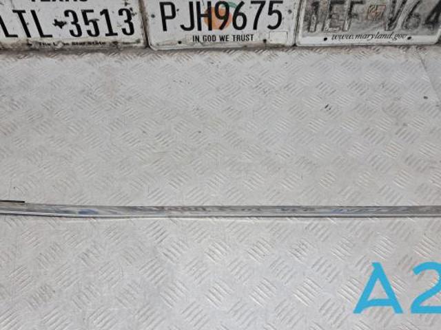 Молдинг опускного скла двері задньої, правої 822826RA0A NISSAN
