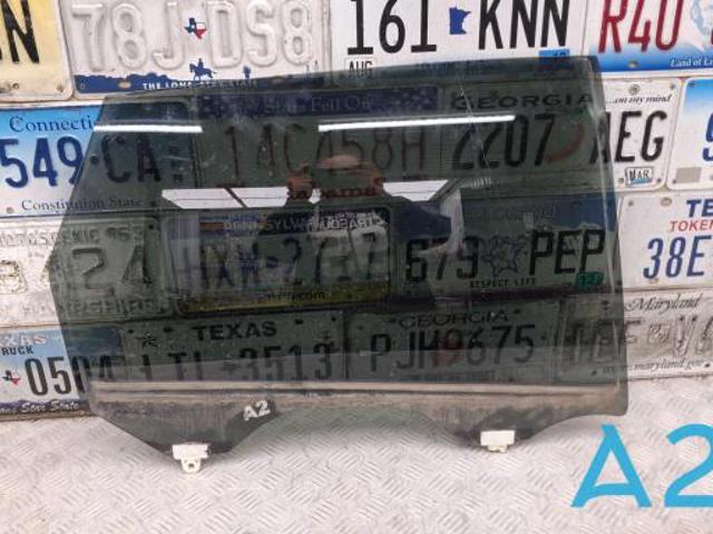 Скло заднє праве 823005NA2A NISSAN