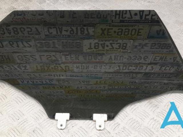 Вікно задніх дверей 823006RA0A NISSAN