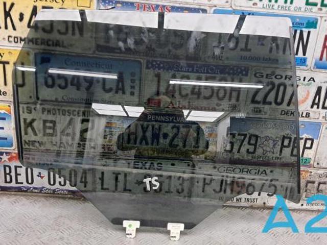 Скло задньої двері правої 823006RR0A NISSAN