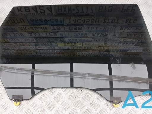 Скло задньої двері правої 823009UF0A NISSAN