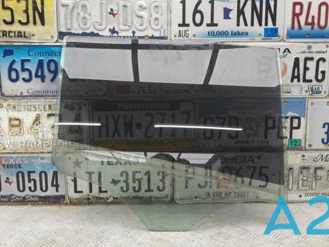 Скло заднє праве 823125DA0A NISSAN