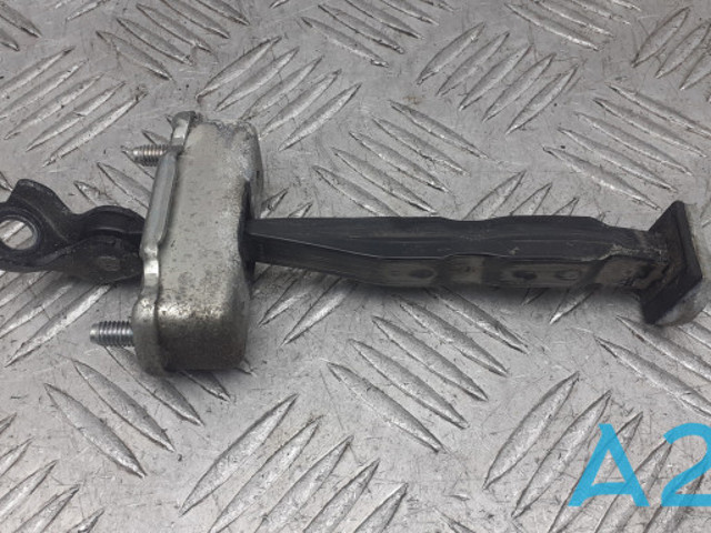 Обмежувач відкриття дверей, задній правий 824303JA0A NISSAN