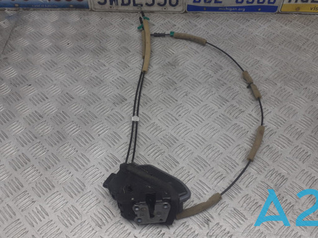 Замок задньої дверї, правої 825003JA0A NISSAN