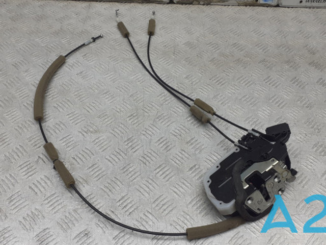 Замок задньої двері, лівої 825015AA0A NISSAN