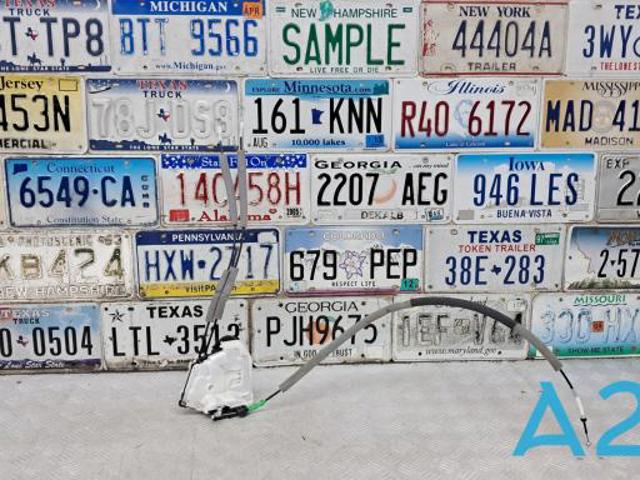 Замок задньої двері, лівої 825016RR0A NISSAN