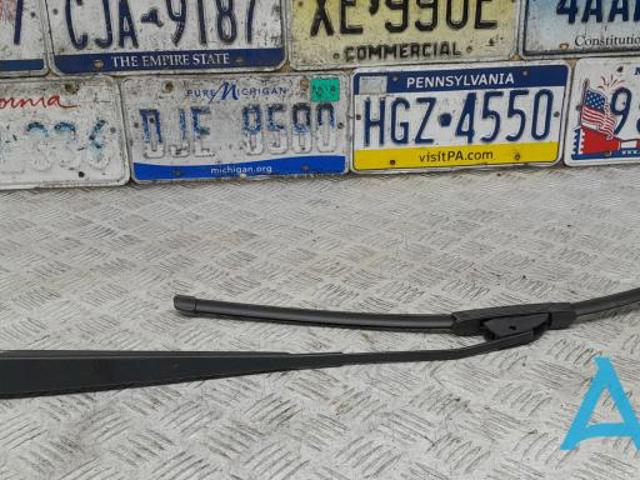 Поводок двірника 8250A586 MITSUBISHI