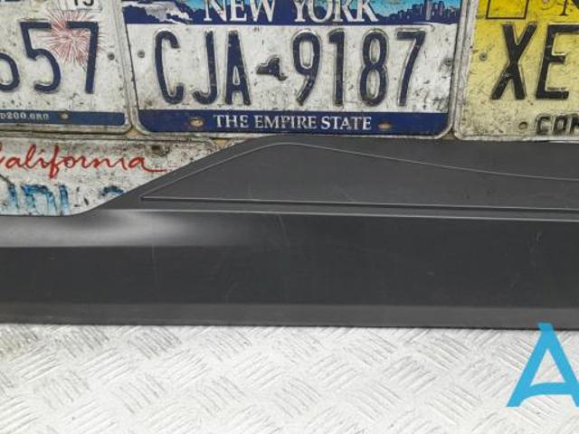 Молдинг задніх правих дверей, нижній 828706RA0A NISSAN