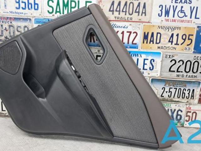Облицювання задніх правих дверей 829A06RR7A NISSAN