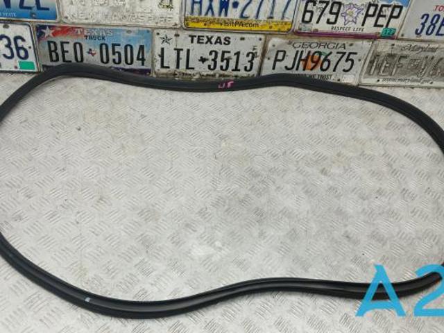 Ущільнювач дверей задніх, правих (на кузові) 83120CV000 HYUNDAI