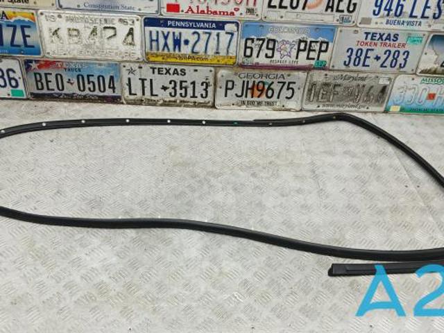 Ущільнювач двері задньої правої (на двері) 83140CV000 HYUNDAI