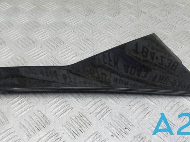 Накладка задніх дверей, правих, вертикальних 83280C5000 HYUNDAI