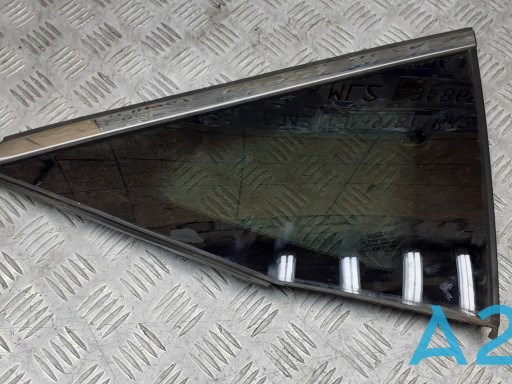 Стукло багажника, праве 833005AA0A NISSAN