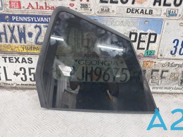 Скло кузова/багажного відсіку, праве 833006RR0A NISSAN