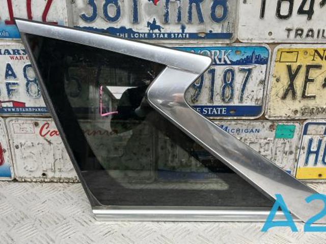 Скло багажника, ліве 833015NA0C NISSAN