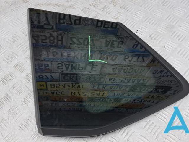 Скло багажного відсіку, ліве 833016RA0A NISSAN