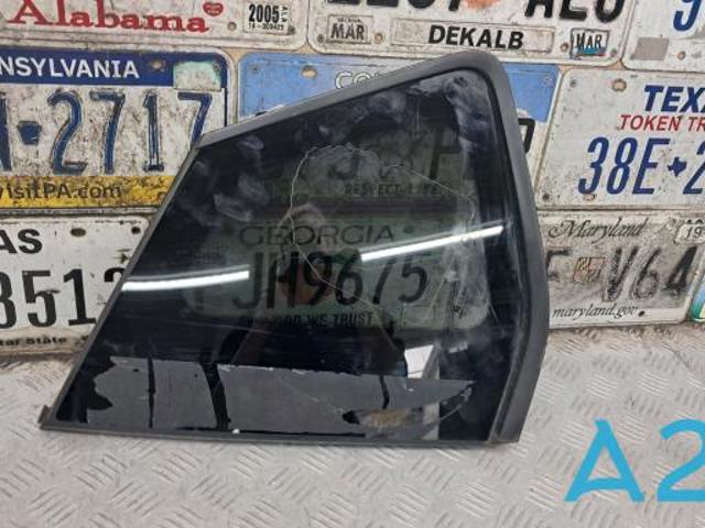 Скло багажника, ліве 833016RR0A NISSAN