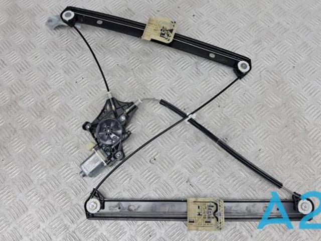 Підйомник механічний вітрового скла Audi Q3