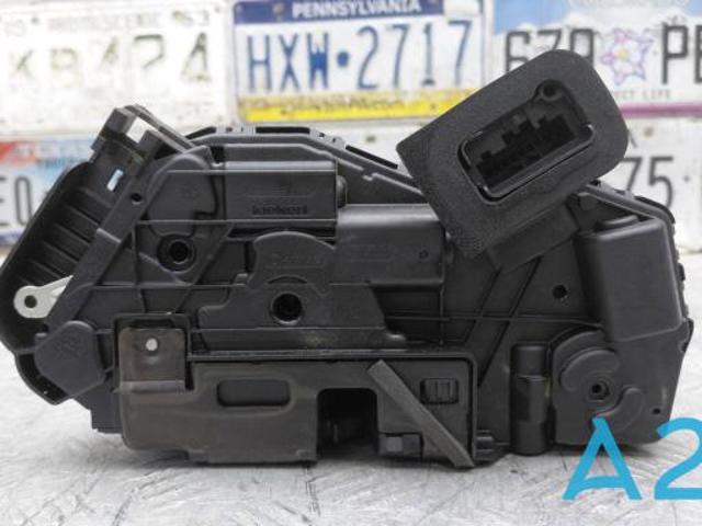 Замок задніх дверей, правих 83A839016B VAG