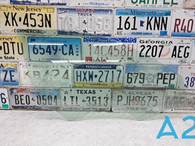 Скло передньої правої двері 83A845202 VAG