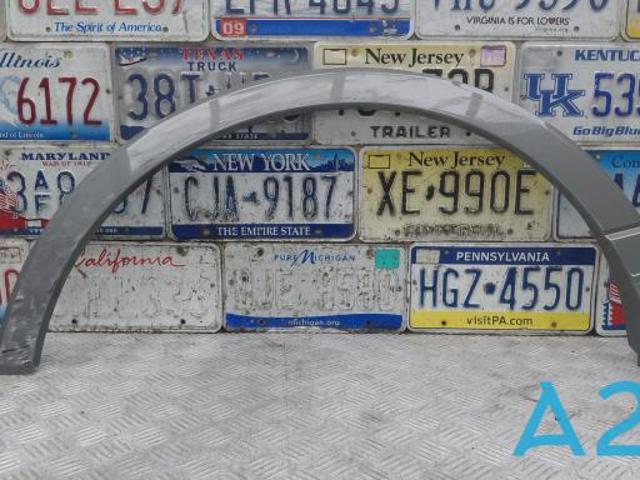 Молдинг задньої арки крила, правий 83A853818AGRU VAG