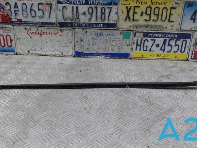 Молдинг вітрового скла лівий 83A854327C9B9 VAG