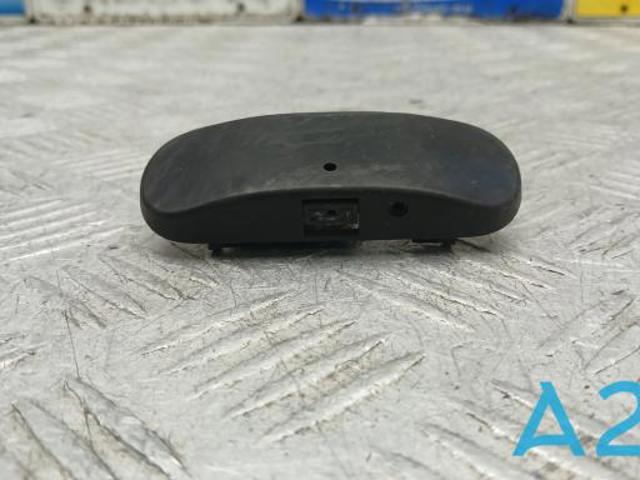Форсунка омивача скла лобового, права 83A955988A VAG