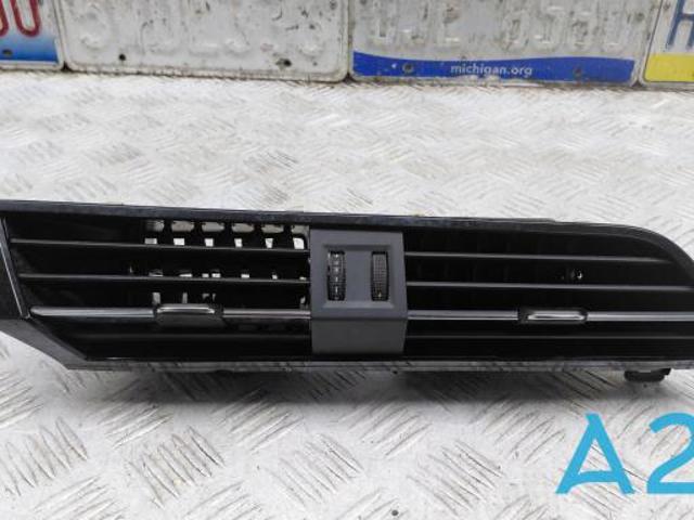 Решітка повітроводу 83B8209036PS VAG