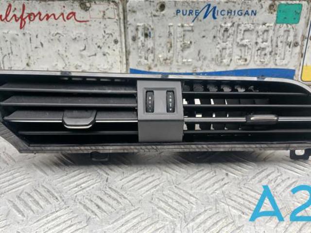 Решітка повітропровода 83B8209036PS VAG