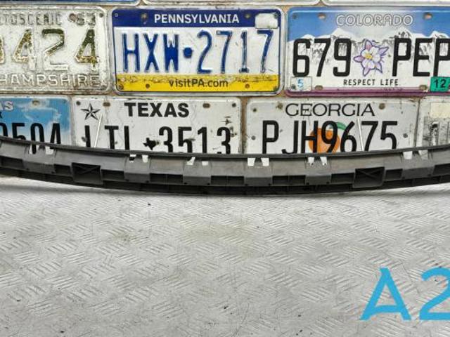 Кронштейн бампера заднього, центральний 852405DA0A NISSAN