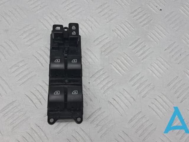 Кнопковий блок керування склопідіймачами передній лівий 8608A417 MITSUBISHI