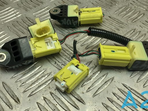 Датчик Ейрбег передній 8983106060 TOYOTA