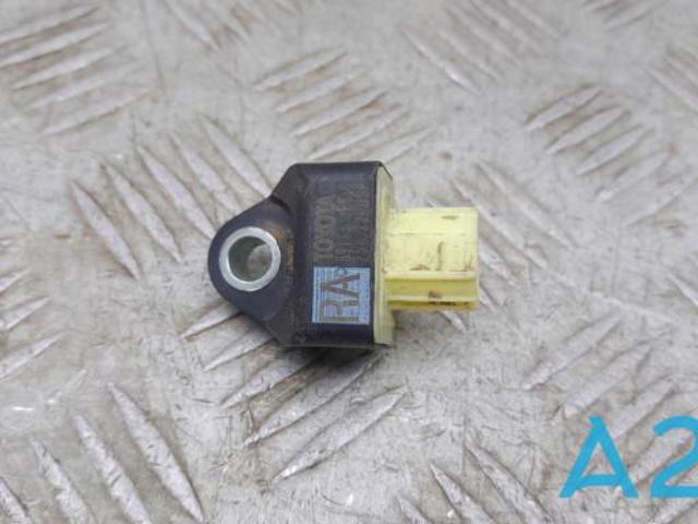 Датчик Ейрбег передній 898310E170 TOYOTA